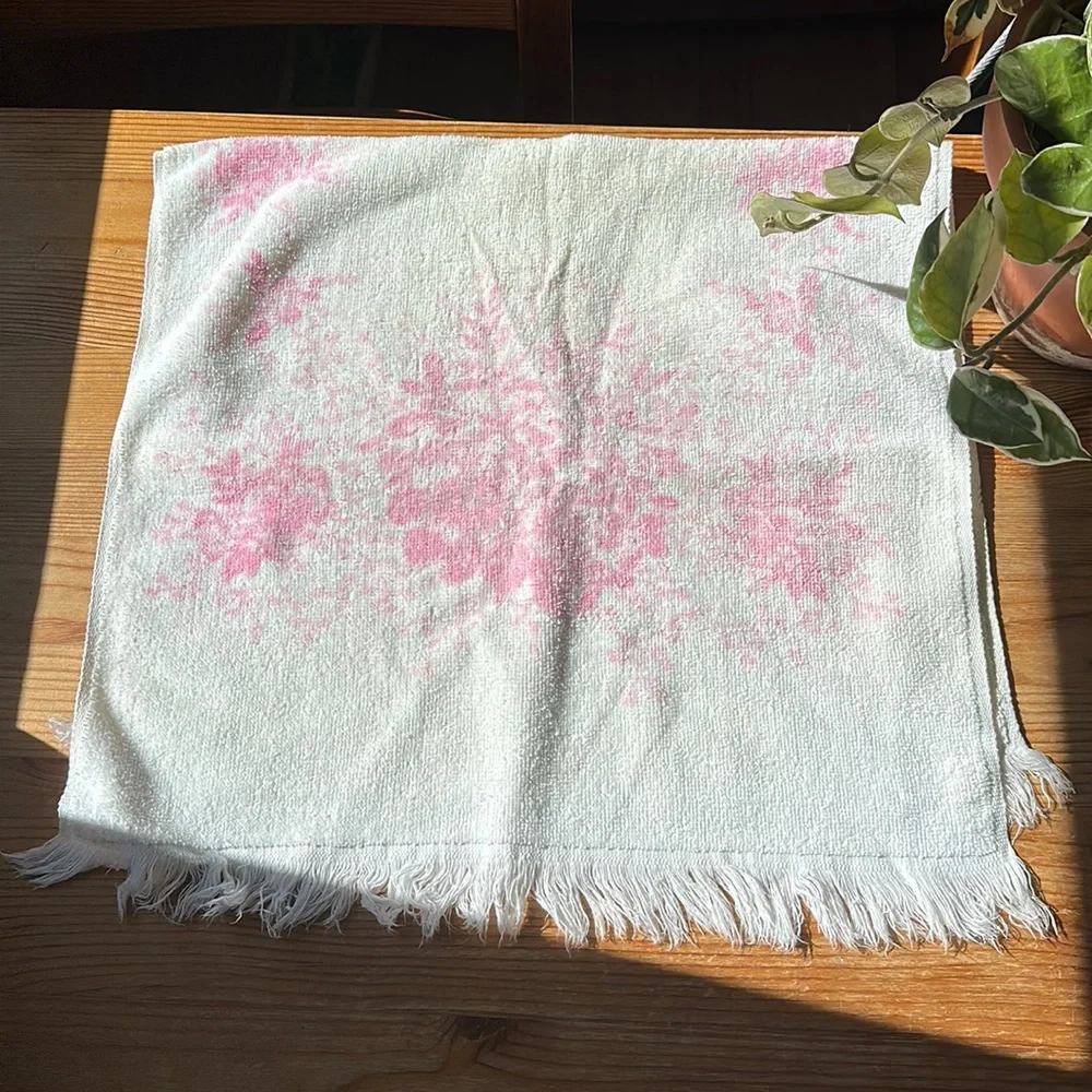 Vintage Floral Print Hand Towel